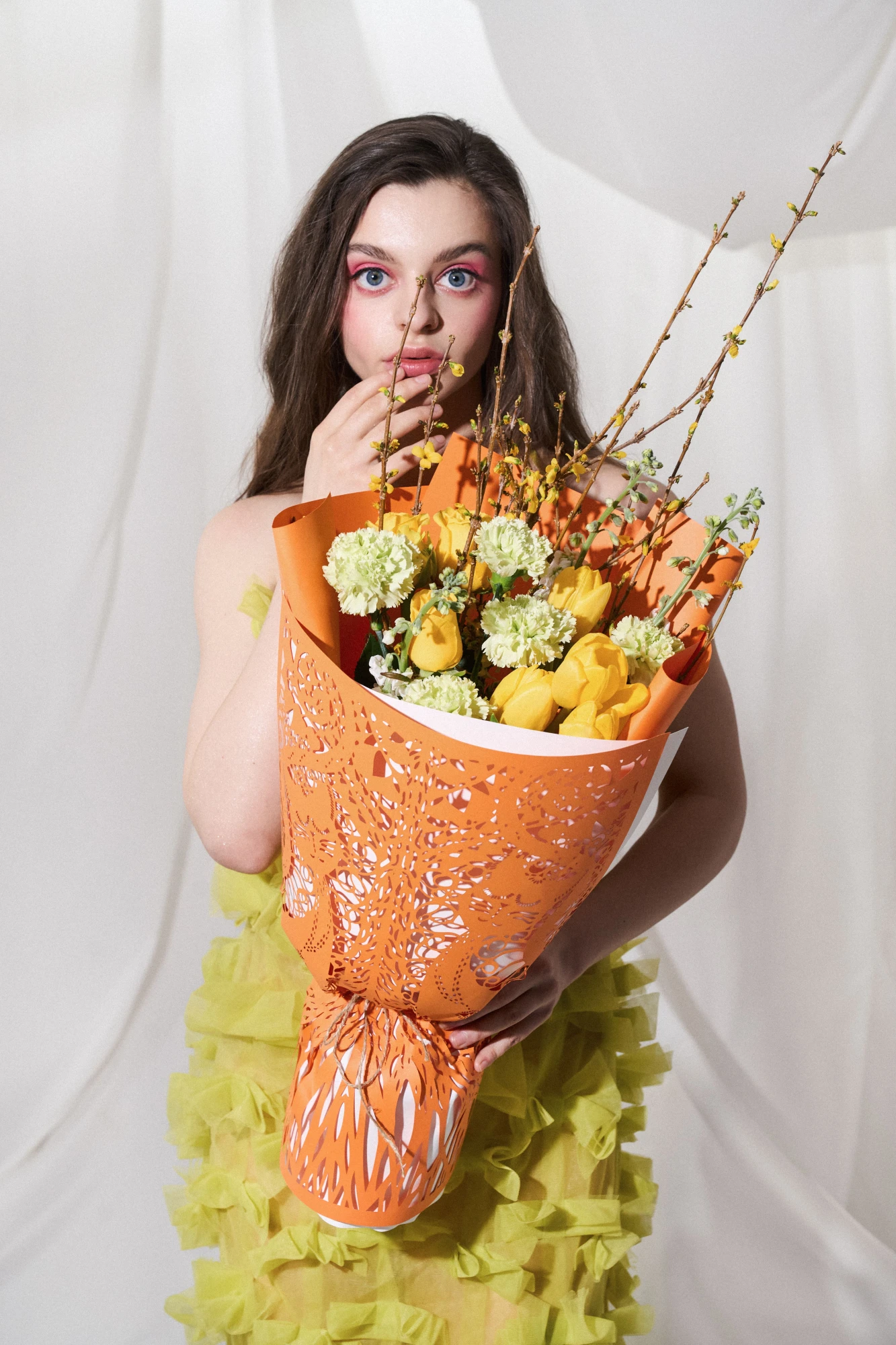 Flowerpot та Маріанна Панасюк представили нову серію букетів-витинанок